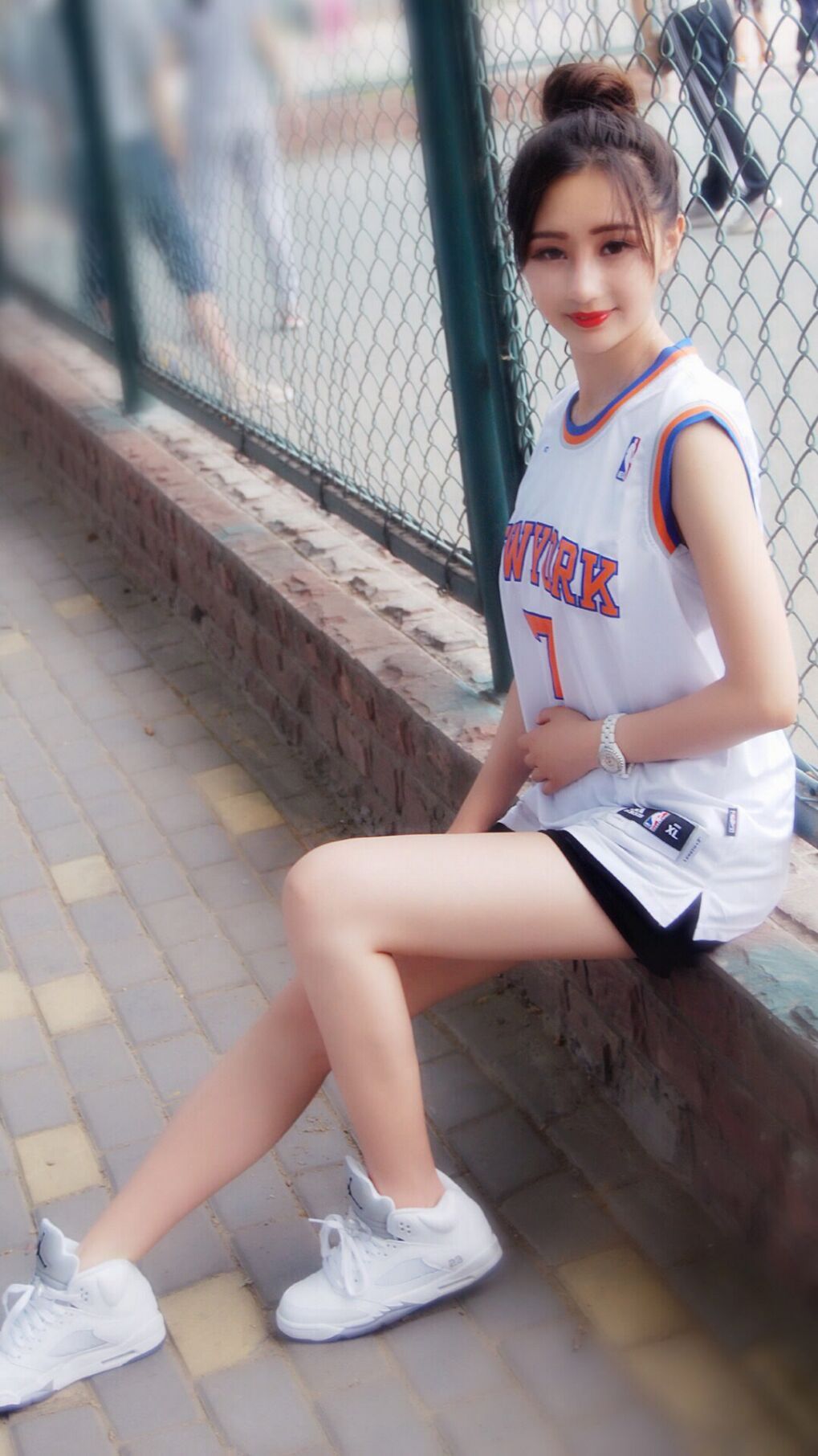 三秒区巨兽的对决，爱德华兹关键盖帽，吉林队强行终结灰熊七连胜